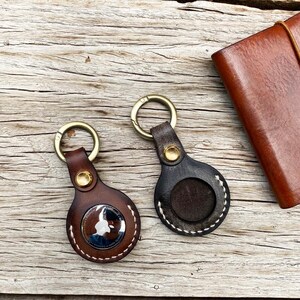 Handmade Fog Wax Leather AirTag Case, Vintage AirTag Keychain Holder with Solid Copper Hardware for Car Keys and Pets