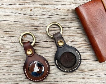 Handmade Fog Wax Leather AirTag Case, Vintage AirTag Keychain Holder with Solid Copper Hardware for Car Keys and Pets