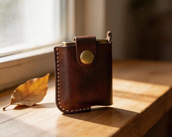 Estuche para encendedor Zippo de cuero encerado hecho a mano, estuche vintage YKK de latón con cierre a presión, portacinturón EDC para hombre, regalo de aniversario, cubierta con pátina personalizada