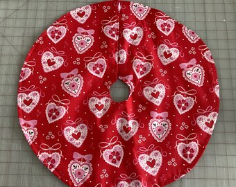 Valentine’s day tree skirt, Hearts, 20” diameter