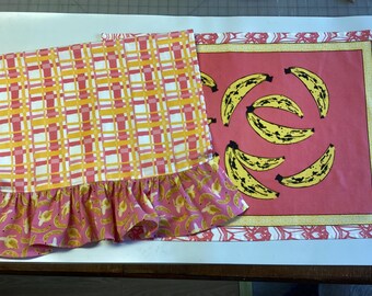 Hanging Kitchen Towel Set, Bananas, Ruffled, Stay Put Snaps