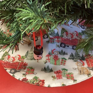 Handmade New  Puppy Dog and Wagons Christmas 20&quot; tabletop &  35&quot; diameter Holiday tree skirt