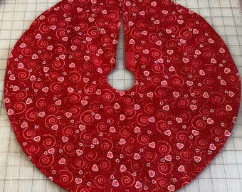 Valentine’s day tree skirt, Hearts and glitter, 20” diameter