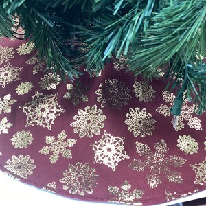 New Rusty Red with Silver Foil Snowflakes 20&quot;, 35&quot;  diameter Christmas tree skirt