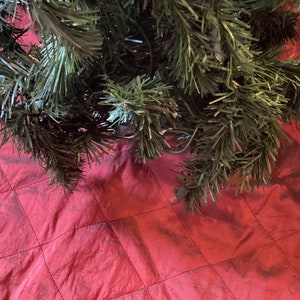 New Handmade Large Shimmering RED Quilted Lined Christmas Holiday tree skirt 50&quot;
