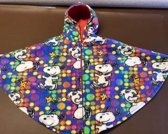 Childs Snoopy cloak, Girls hooded cape, Car seat poncho, Fits kids size 5,6,7