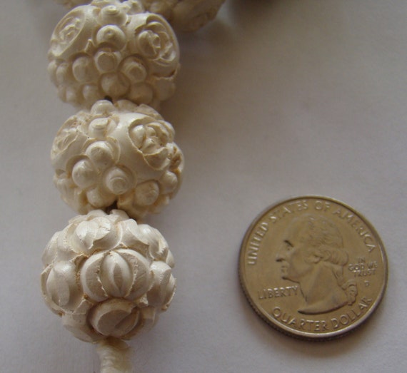 Gorgeous Carved Bone Single-Strand Large Beaded N… - image 4