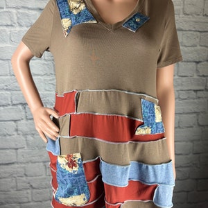 Parte superiore patchwork a spirale Mocha n Blue riciclata cucita con pezzi riciclati abbottonati Unico nel suo genere, unico nel suo genere, di taglia unica, realizzato da S Threads