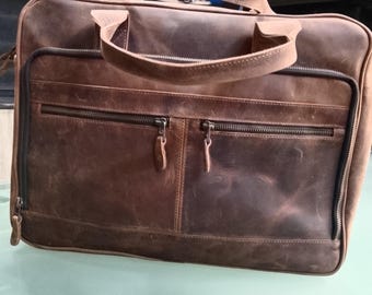 Maletín para portátil de cuero de grano completo hecho a mano, color marrón envejecido (15,6 pulgadas)
