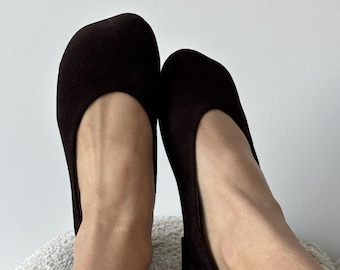 Barefoot Suede Ballet Flats, Anatomical Chocolate Flats, Wide Toe Box Shoes, Closed Toe Everyday Footwear, Minimalist Casual Slip-on Shoes