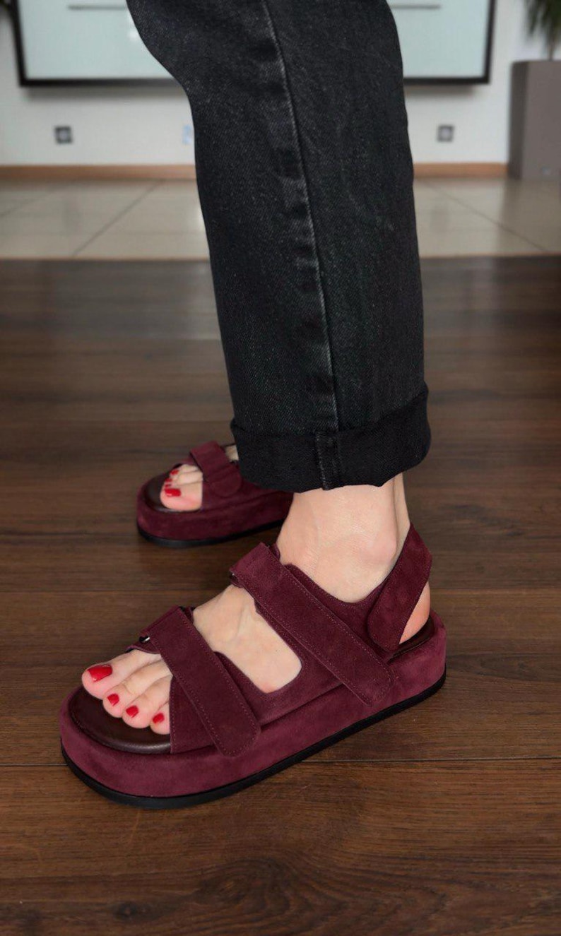 SOFORT LIEFERBAR, Handgefertigte Wildleder Sandalen, Verstellbar mit Riemen, Sommer Flache Sandalen Frauen mit Memory Foam, Weiche Einlegesohlen Sandalen Bild 6