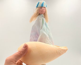 Marioneta Sirena Concha, El Año del Niño, Marioneta Waldorf, Sirenita Rubia