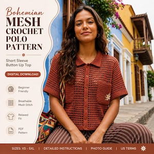 Peut inclure: Une femme porte une chemise polo en crochet rouille à manches courtes, avec une fermeture boutonnée et une poche ornée d'un motif floral. La chemise fait partie d'un patron de crochet numérique intitulé "Bohemian Mesh Crochet Polo Pattern". Le patron est facile et présente un point de maille respirant.