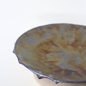 Patera, talerz ceramiczny na nóżkach, unikatowa ręcznie robiona ceramika szkliwiona, wystrój domu