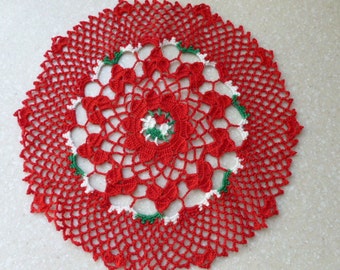 Christmas Doilies Red or Green Two Sizes Approximately 7.5" and 14"