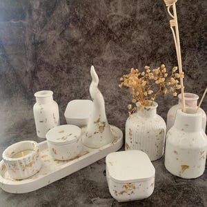 Ljusstake/smyckeshållare/diffusor/vas/lyckohorn. Bladguld/terrazzoeffekt/marmoreffekt/matt. Färg på begäran.