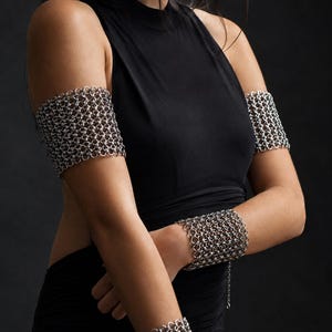 Bracelet Chainmail Gothique Argenté, Bijou Armure Portable, Manchette Festival Rave, Bijou Métallique Artisanal