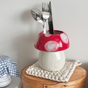 Handgemaakte paddenstoelpot, rode gevlekte keramische plantenbak, uniek bureauaccessoire, bosrijke kinderkamerinrichting, creatief cadeau voor kunstliefhebber