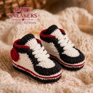 Peut inclure: Une paire de baskets pour bébé crochetées à la main avec un design montant en fil blanc, noir et rouge. Les chaussures comprennent des lacets blancs, un bout noir et un accent circulaire rouge sur le côté. Le texte indique BABY SNEAKERS CROCHET PATTERN.