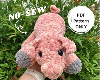 Modello PDF per realizzare un maialino floscio all'uncinetto senza cuciture, in posizione sdraiata e addormentata, un vero peluche da fattoria.