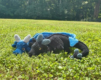 Peluche drago fantasy all'uncinetto MTO, amigurumi fatto a mano ispirato a Fourth Wing, Tairn & Sgaeyl