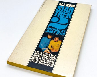 Star Trek 2 Vintage paperback Short story anthology based on the original Shatner TV series