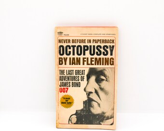 Ian Fleming 007 "Ocotpussy" First edition Vintage paperback 3 original James Bond shorts