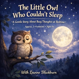 Può includere: Copertina di un libro per bambini con un gufo dei cartoni animati appollaiato su un ramo sotto un cielo stellato. Il titolo è "The Little Owl Who Couldn't Sleep" con il nome dell'autore in basso. La luna è piena e luminosa.