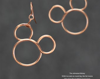 Pendientes mínimos de Mickey Mouse, pendientes de cobre, regalo para ella, pendientes hechos a mano, envío gratuito de EE. UU.