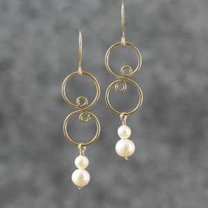 Double scroll wiring pearl earrings, bridesmaid gift, gift for her, wedding gift, birthday gift, anniversary gift, free US shipping
