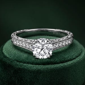 Graverad moissanitförlovningsring, vintage filigranring, handgraverad ring med scroll, brudring med milgrainmotiv, Peekaboo moissanitring
