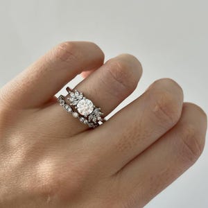Conjunto de anillos de boda vintage con diamantes, regalo para ella, anillo de compromiso floral, alianza de boda inspirada en la naturaleza, anillo de promesa apilable único.