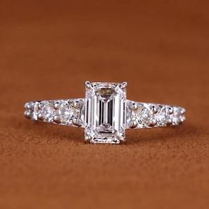 1 CT Moissanite diamanten verlovingsring smaragd geslepen / taps toelopende effen band / voorstelring voor vrouwen / verjaardagscadeaus / verjaardagscadeau voor haar