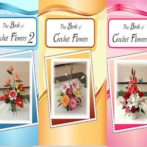 Puede incluir: Tres libros titulados "The Book of Crochet Flowers" con arreglos florales. Las portadas tienen un rectángulo blanco con el título. Las imágenes dentro de los libros muestran coloridos ramos de flores de ganchillo en jarrones y cestas.