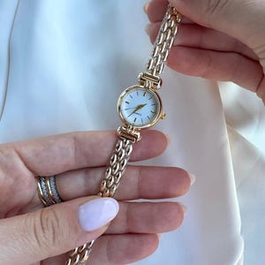 Minimalist Women’s Bracelet Watch – Gold/Silver Chain, Small Dial