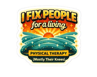 Puede incluir: Una pegatina con el texto "I FIX PEOPLE for a living" en amarillo y naranja, sobre un gráfico de una puesta de sol sobre olas azules. Debajo, se lee "PHYSICAL THERAPY (Mostly Their Knees)".