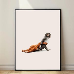 Puede incluir: Impresión artística enmarcada que presenta una ilustración caprichosa de un pequeño mono tirando de un orangután de peluche más grande. La obra de arte está ambientada sobre un fondo neutro, con los sujetos en tonos grises, marrones y naranjas.