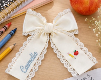 Gepersonaliseerde haarstrik voor de eerste schooldag, haarstrik met eigen naam, geborduurd potlood- en appelmotief, haarstrik voor meisjes voor de eerste schooldag.