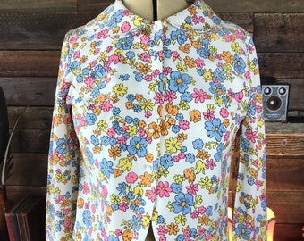 Adorable 1960’s Floral Blouse with Pink, Blue and Yellow Daisies