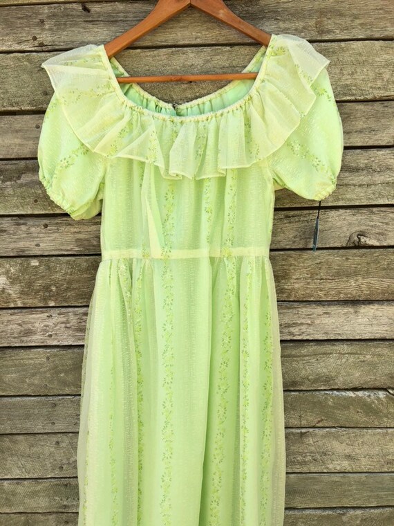 Gorgeous whimsical 1970's pale green handmade flo… - image 2