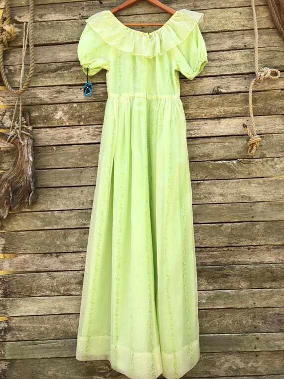 Gorgeous whimsical 1970's pale green handmade flo… - image 3