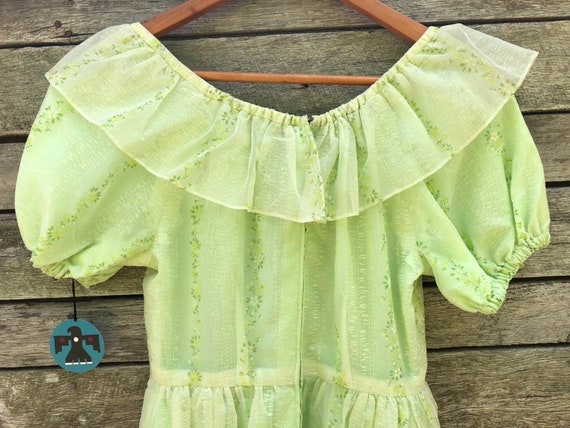 Gorgeous whimsical 1970's pale green handmade flo… - image 7