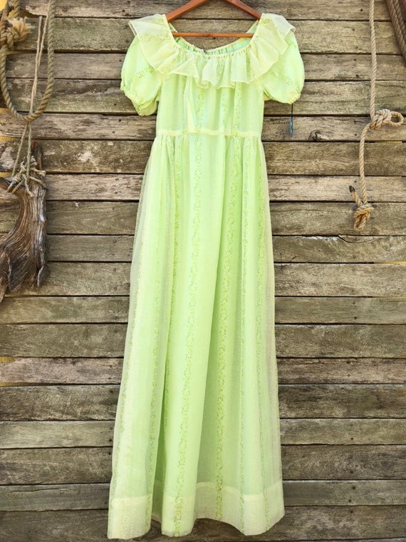 Gorgeous whimsical 1970's pale green handmade flo… - image 6