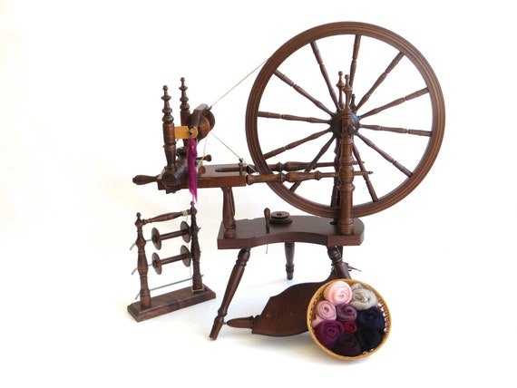 Kromski Polonaise Norwegian Spinning Wheel in Walnut Finish