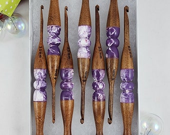 Choice of Set of 7 Crochet Hook Set Wood and Purple Swirl Resin, Wood and Blue Swirl Resin, or Wood and Pink Swirl Resin