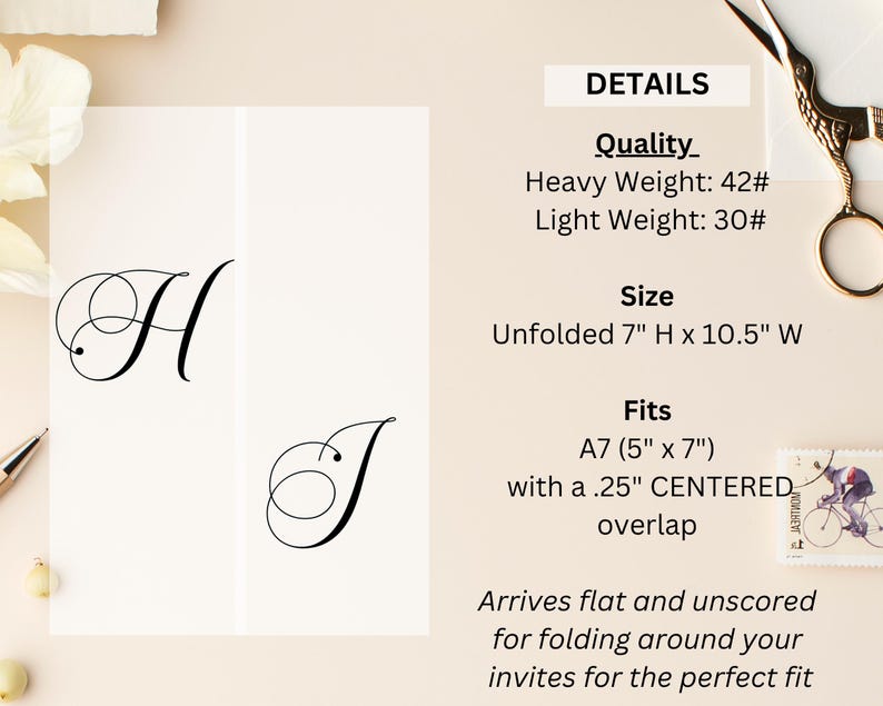 Puede incluir: Cartulina marfil con las letras "H" y "J" en elegante escritura negra. La tarjeta desplegada mide 17,78 cm de alto por 26,67 cm de ancho. Se adapta a sobres A7 (12,7 cm x 17,78 cm).