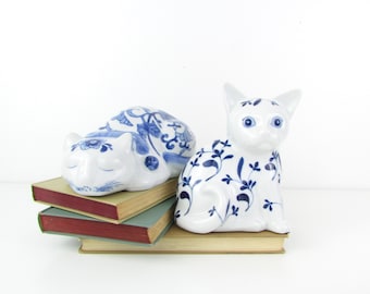 Vintage Chinoiserie Cat Figurine - Blue and White Delft Decor