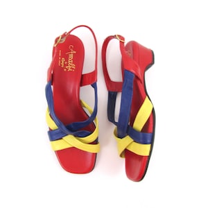 vintage sandales en cuir colorées pour femmes avec taille de talon 8 8,5 US ou 38 39 euros - escarpins à lanières en rouge jaune bleu