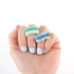 Vintage Lucite Ring - 90s Acrylic Plastic Ring Blue or Green Stripes size 8 8.5 US