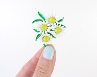 Vintage Daisy Flower Enamel Brooch Pin - Costume Jewelry
